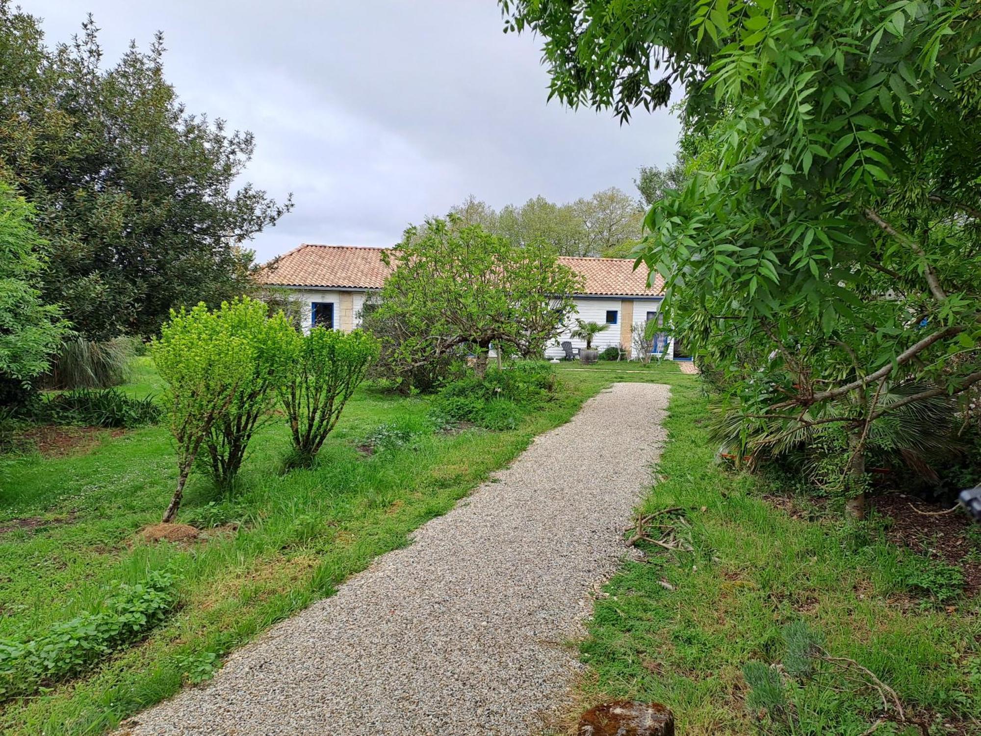 La Cadournaise Bed and Breakfast Saint-Seurin-de-Cadourne Εξωτερικό φωτογραφία