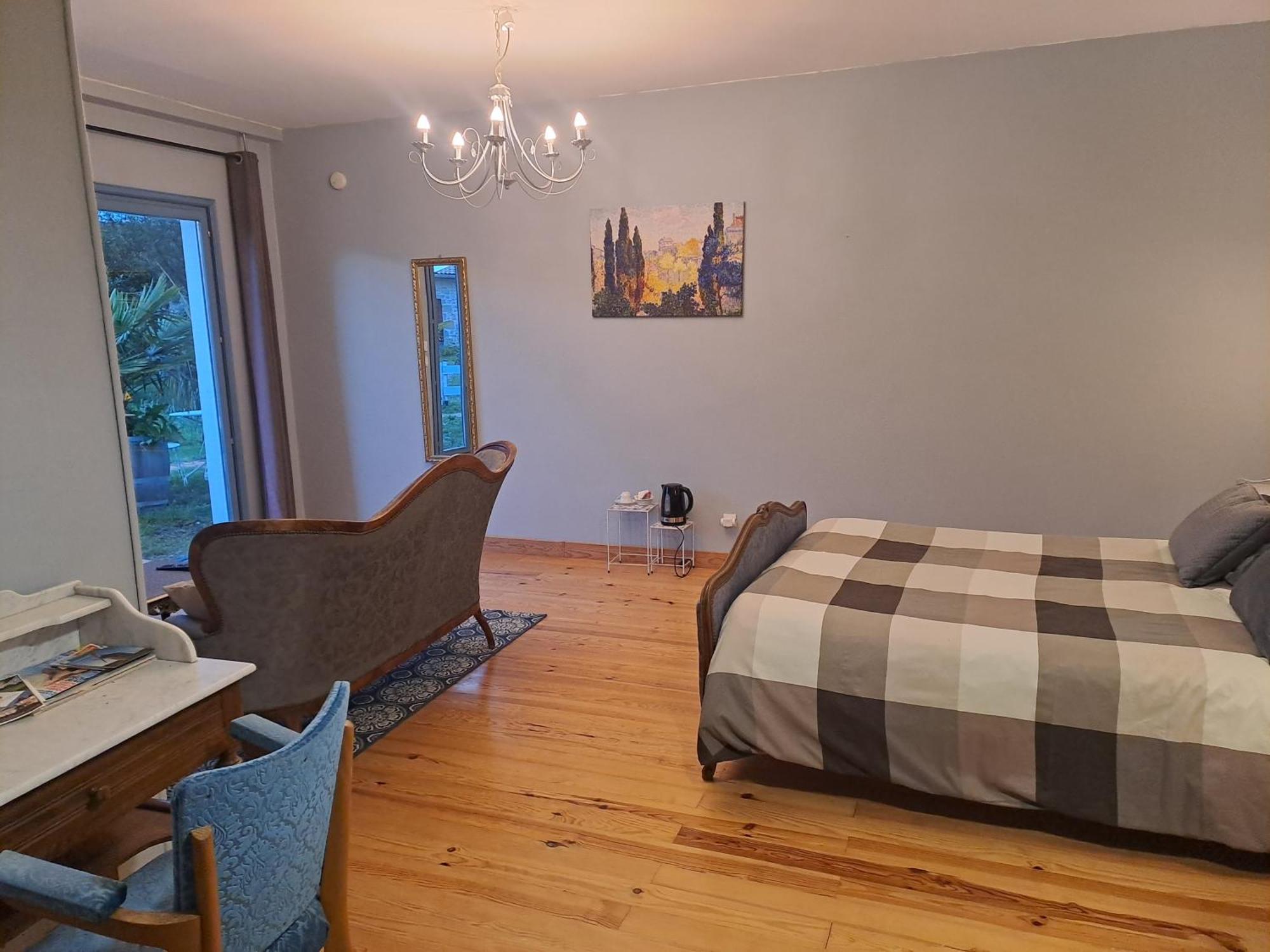 La Cadournaise Bed and Breakfast Saint-Seurin-de-Cadourne Εξωτερικό φωτογραφία