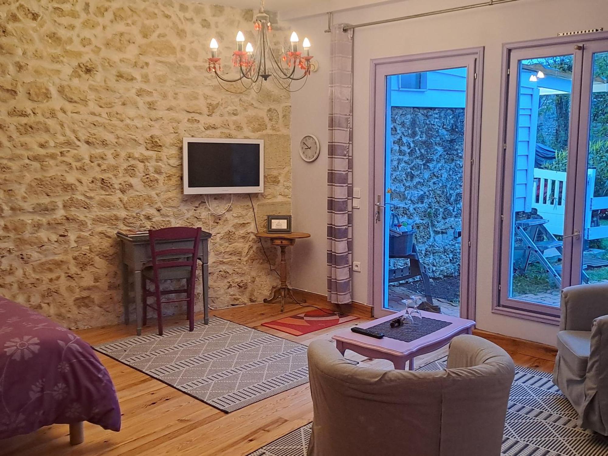 La Cadournaise Bed and Breakfast Saint-Seurin-de-Cadourne Εξωτερικό φωτογραφία