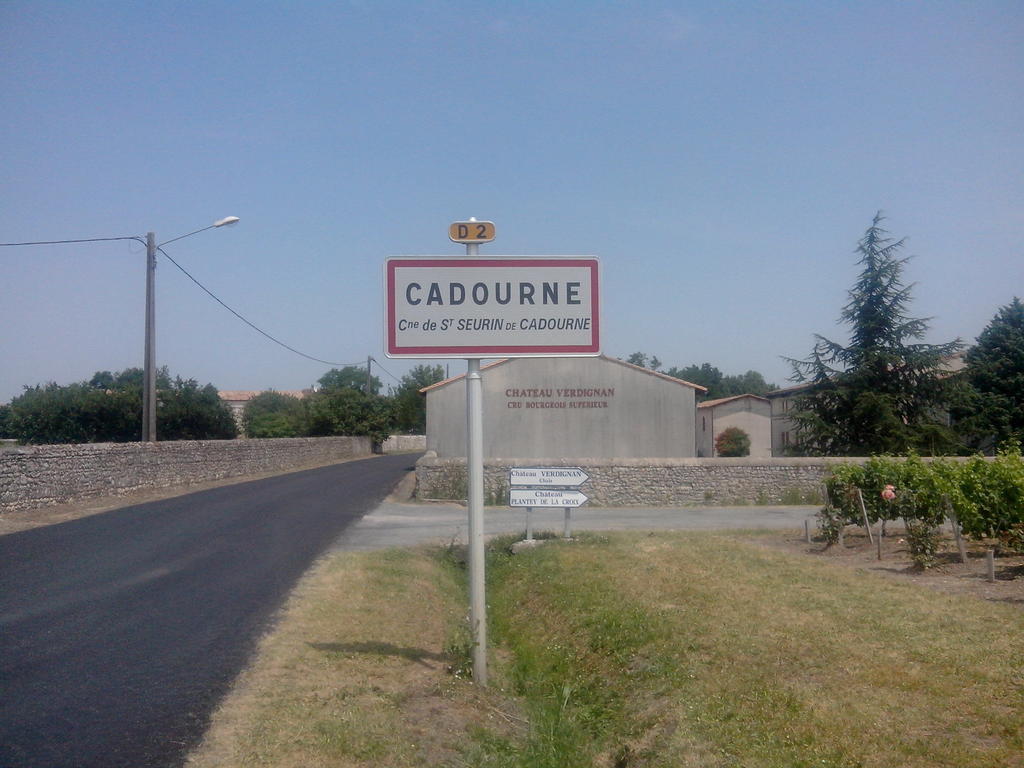 La Cadournaise Bed and Breakfast Saint-Seurin-de-Cadourne Δωμάτιο φωτογραφία