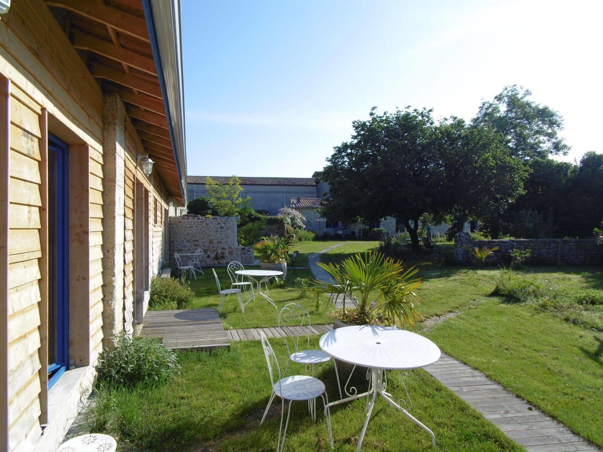 La Cadournaise Bed and Breakfast Saint-Seurin-de-Cadourne Εξωτερικό φωτογραφία